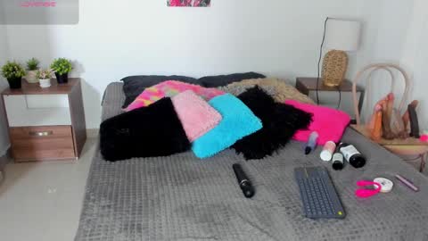 ebony_cute9 online show from 9, 4, 2026