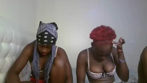 Snapshot of ebony_doll11 chatting on 10, 11, 2025 melons online show from 10, 11, 2025