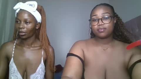 Snapshot of ebony_doll11 chatting on 29, 11, 2025 melons online show from 29, 11, 2025