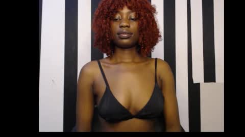 Snapshot of ebony_petitequeen chatting on 28, 9, 2025 Ella online show from 28, 9, 2025