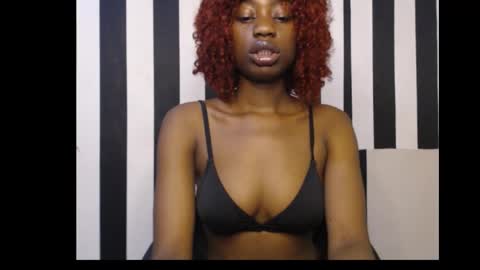Snapshot of ebony_petitequeen chatting on 29, 9, 2025 Ella online show from 29, 9, 2025