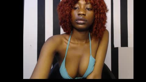 Snapshot of ebony_petitequeen chatting on 30, 9, 2025 Ella online show from 30, 9, 2025