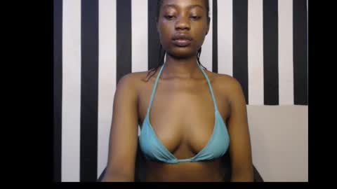 Snapshot of ebony_petitequeen chatting on 8, 10, 2025 Ella online show from 8, 10, 2025
