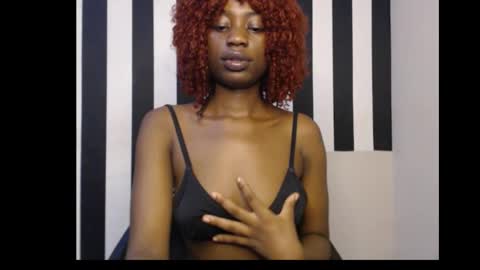 Snapshot of ebony_petitequeen chatting on 12, 10, 2025 Ella online show from 12, 10, 2025