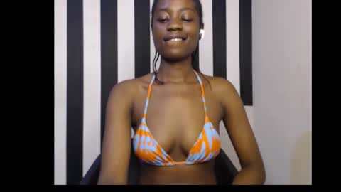 Snapshot of ebony_petitequeen chatting on 13, 10, 2025 Ella online show from 13, 10, 2025