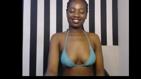 Snapshot of ebony_petitequeen chatting on 18, 10, 2025 Ella online show from 18, 10, 2025