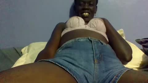 Snapshot of ebonydol2 chatting on 24, 2, 2025 ebonydol2 online show from 24, 2, 2025