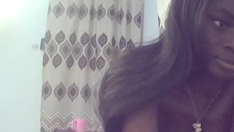 Snapshot of ebonypetiti chatting on 4, 10, 2025 queen online show from 4, 10, 2025