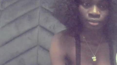 Snapshot of ebonypetiti chatting on 12, 10, 2025 queen online show from 12, 10, 2025