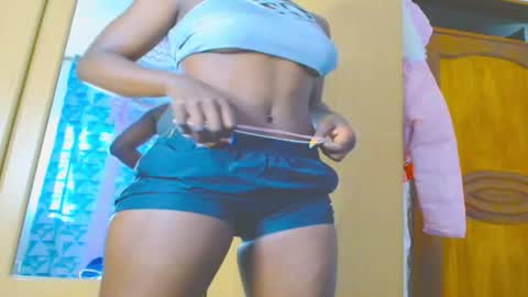 Snapshot of ebonysmilz88 chatting on 19, 5, 2026 ebonysmilz88 online show from 19, 5, 2026