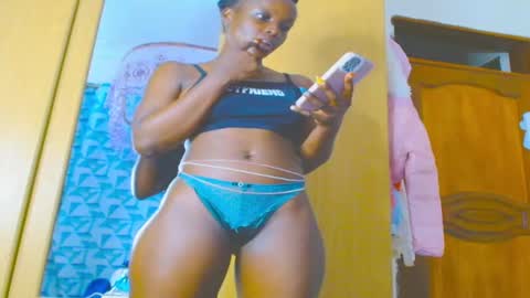 Snapshot of ebonysmilz88 chatting on 21, 5, 2026 ebonysmilz88 online show from 21, 5, 2026