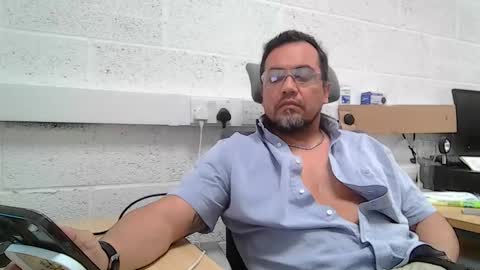 Snapshot of edwill13 chatting on 27, 4, 2026 EdM online show from 27, 4, 2026