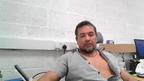 Snapshot of edwill13 chatting on 28, 4, 2026 EdM online show from 28, 4, 2026
