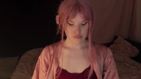 Snapshot of effiemur chatting on 5, 1, 2025 Effie Mur online show from 5, 1, 2025