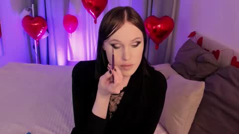 Effie Mur online show from 13, 2, 2026