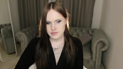 Effie Mur online show from 16, 4, 2026