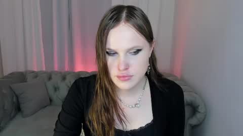 Effie Mur online show from 16, 7, 2026
