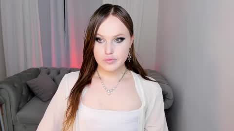 Effie Mur online show from 17, 7, 2026