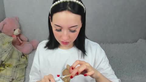 Snapshot of eileenmoores chatting on 17, 12, 2025 eileenmoores online show from 17, 12, 2025