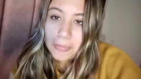 EIMY   MODEL INDEPENDENT online show from 10, 10, 2025