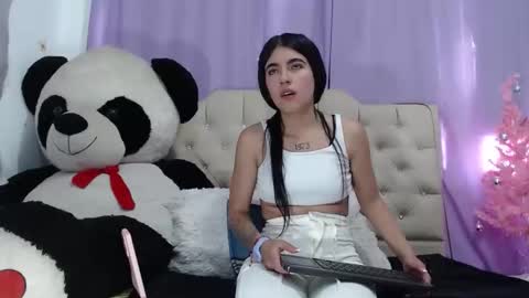 Snapshot of eimyy_rouse chatting on 21, 12, 2025 eimyy_rouse online show from 21, 12, 2025