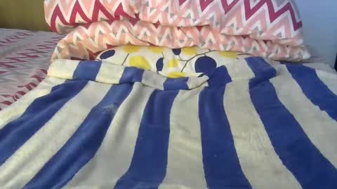 Snapshot of el_petite chatting on 8, 3, 2025 petite online show from 8, 3, 2025