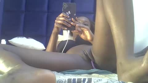 Snapshot of el_petite chatting on 14, 10, 2025 petite online show from 14, 10, 2025