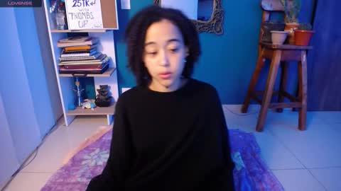 Ela  Help me reach 100 thumbs up online show from 28, 10, 2025