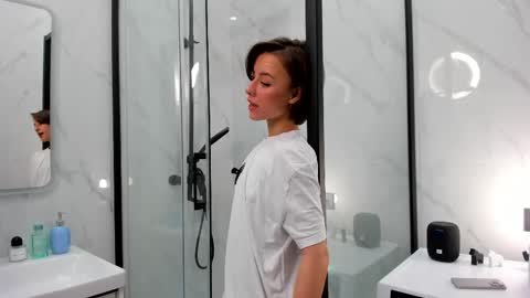 Snapshot of elannand chatting on 23, 9, 2025 ELA 3 online show from 23, 9, 2025