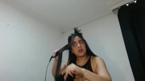 Snapshot of electraweb_09 chatting on 21, 10, 2025 electraweb_09 online show from 21, 10, 2025