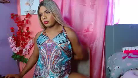 Snapshot of elektra_and_lulu chatting on 25, 2, 2025 elektra_and_lulu online show from 25, 2, 2025