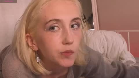 Snapshot of elen__moore chatting on 28, 5, 2026 Elen online show from 28, 5, 2026