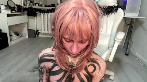 Snapshot of elenacastellani chatting on 16, 4, 2026 Mia online show from 16, 4, 2026