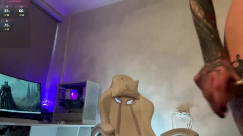 Snapshot of elenacastellani chatting on 28, 4, 2026 Mia online show from 28, 4, 2026