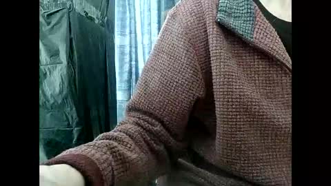 elfyonee online show from 10, 1, 2025