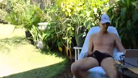 Snapshot of eliberator chatting on 31, 10, 2025 eliberator online show from 31, 10, 2025