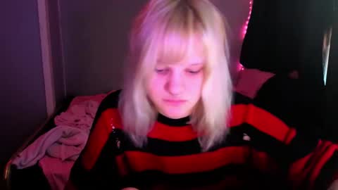 elieiza_xo online show from 19, 4, 2026