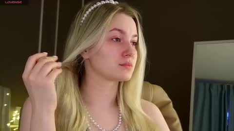 Elina online show from 8, 3, 2025