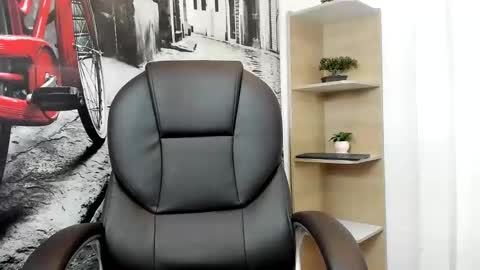 Elina  online show from 8, 11, 2025