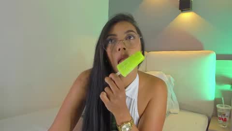 Snapshot of elisa_castrillon chatting on 19, 6, 2026 Elisa online show from 19, 6, 2026