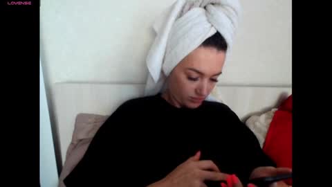 elisa_dove208 online show from 6, 10, 2025