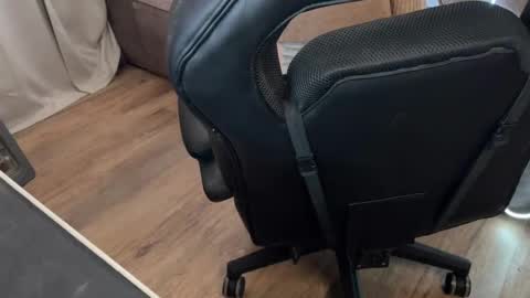 Elisa North online show from 27, 2, 2025