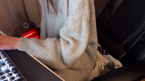 Elisa North online show from 2, 3, 2025