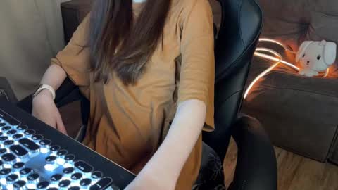 Elisa North online show from 11, 3, 2025