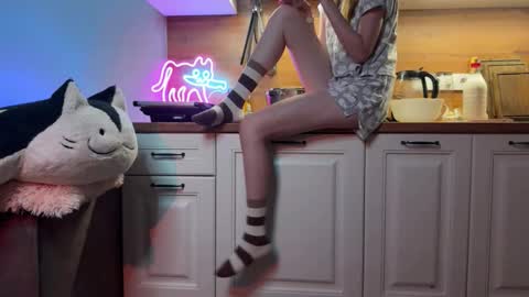 Elisa North online show from 19, 9, 2025