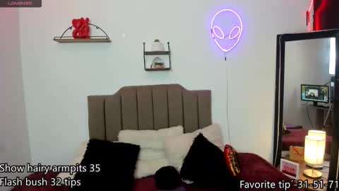 Snapshot of elisabeth_swan chatting on 17, 11, 2025 Elizabeth online show from 17, 11, 2025