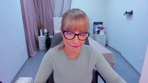 Snapshot of elisabethmills chatting on 8, 1, 2025 Elisabeth online show from 8, 1, 2025