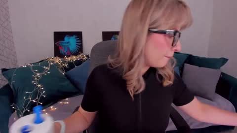 Snapshot of elisabethmills chatting on 16, 2, 2025 Elisabeth online show from 16, 2, 2025