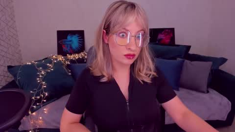 Snapshot of elisabethmills chatting on 17, 2, 2025 Elisabeth online show from 17, 2, 2025