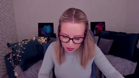 Snapshot of elisabethmills chatting on 3, 3, 2025 Elisabeth online show from 3, 3, 2025